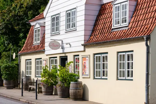 Außenansicht des Einganges der Weinwirtschaft Kleines Jacob