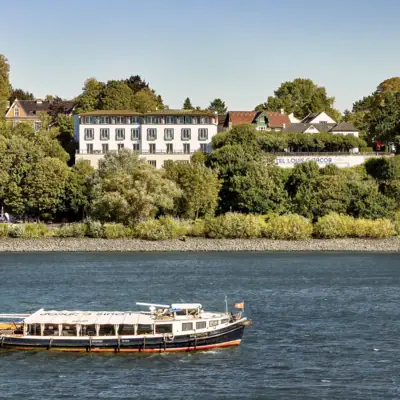 Hotel mit Elbe und MS Jacob